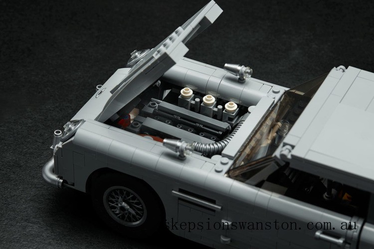 Clearance Sale LEGO Creator Expert James Bond™ Aston Martin DB5